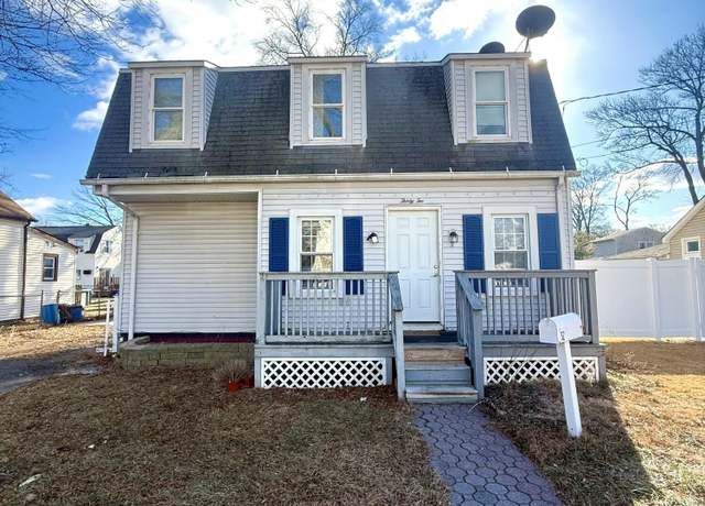 Property at 32 Crescent St, Keansburg, NJ 07734, 3 beds, 1 bath