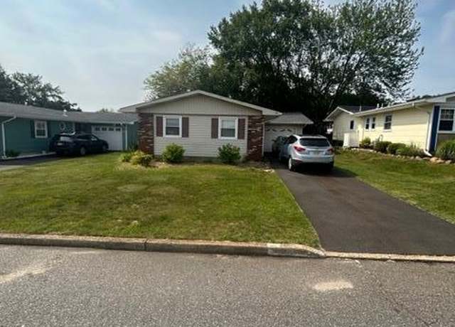 Property at 40 Patmore Rd, Brick, NJ 08724, 2 beds, 1.5 baths