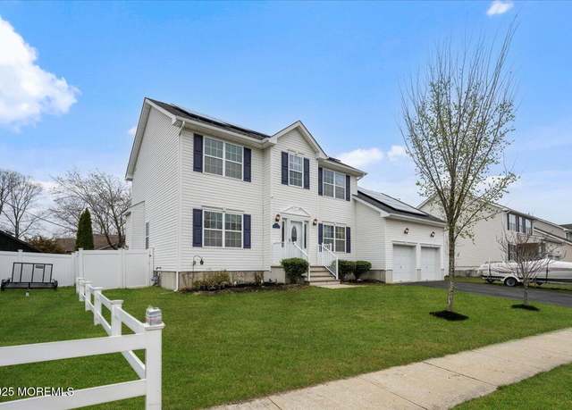 Property at 4 Goldenrod Ave, Bayville, NJ 08721, 4 beds, 3.5 baths