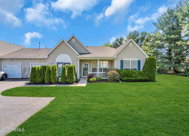 Property at 32 Sunnybrook Ln, Lakewood, NJ 08701, 2 beds, 2 baths