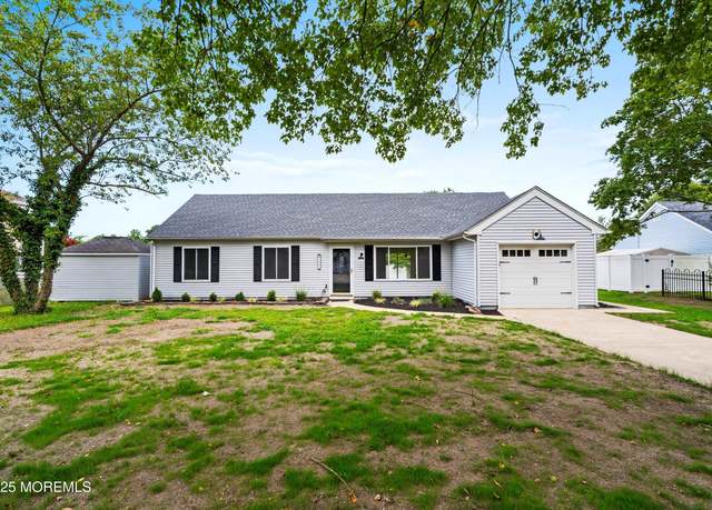 Property at 1042 Roxbury Ln, Toms River, NJ 08753, 3 beds, 1 bath