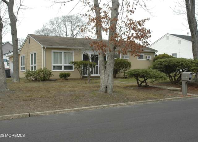 Property at 36 Holly Ct E, Brick, NJ 08723, 3 beds, 1 bath