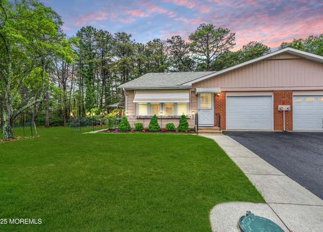 Property at 32A Franklin Ln, Whiting, NJ 08759, 2 beds, 2 baths