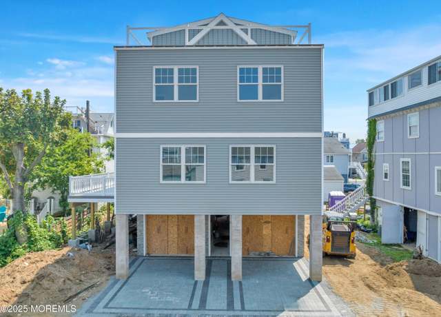 Property at 10 5th St, Highlands, NJ 07732, 5 beds, 6 baths