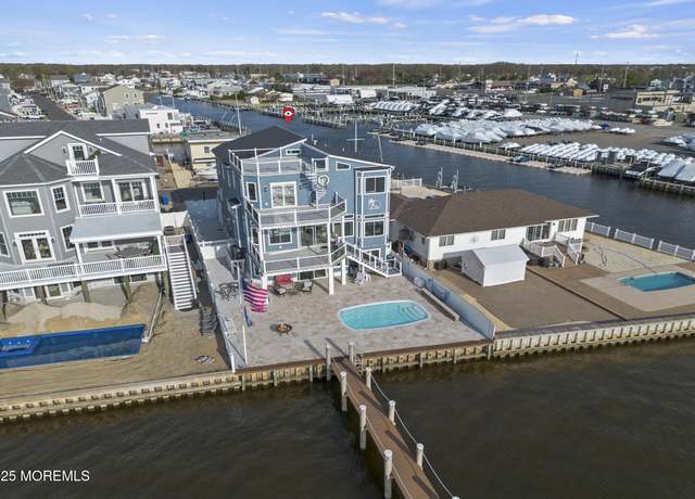 Property at 107 Bay Shore Dr, Toms River, NJ 08753, 5 beds, 4.5 baths