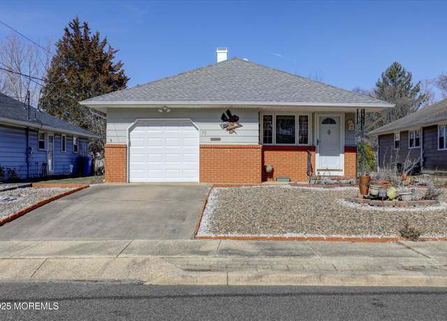 Property at 72 Mount Matterhorn Ln, Toms River, NJ 08753, 2 beds, 1 bath