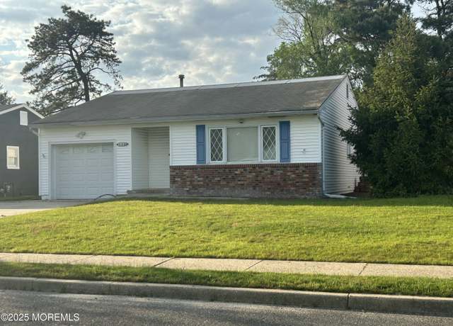 Property at 112 Northumberland Dr, Toms River, NJ 08757, 2 beds, 1 bath