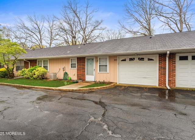 Property at 119B Buckingham Dr, Lakewood, NJ 08701, 2 beds, 2 baths