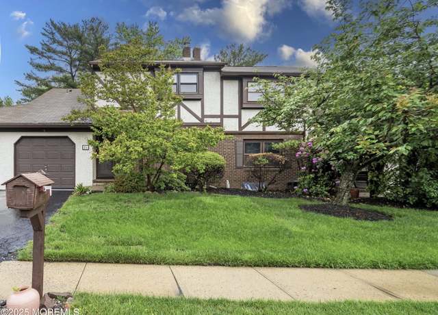 Property at 21 Hampton Way #1621, Sayreville, NJ 08872, 3 beds, 2.5 baths