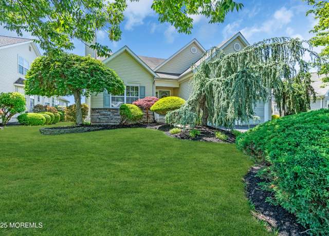 Property at 123 Skyline Dr, Lakewood, NJ 08701, 3 beds, 3 baths