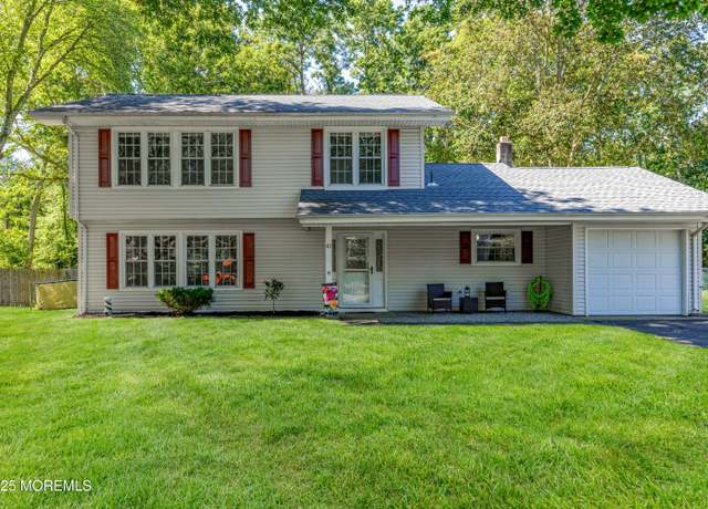 Property at 41 Cambridge Dr, Jackson, NJ 08527, 4 beds, 1.5 baths