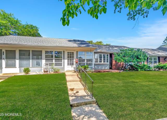 Property at 529 Portsmouth Dr Unit B, Lakewood, NJ 08701, 2 beds, 1 bath