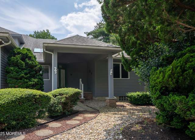 Property at 208 Giese Ln, Point Pleasant, NJ 08742, 3 beds, 2.5 baths