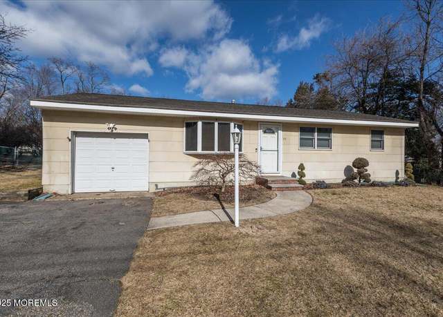 Property at 42 Redwood Pl, Jackson, NJ 08527, 3 beds, 1 bath