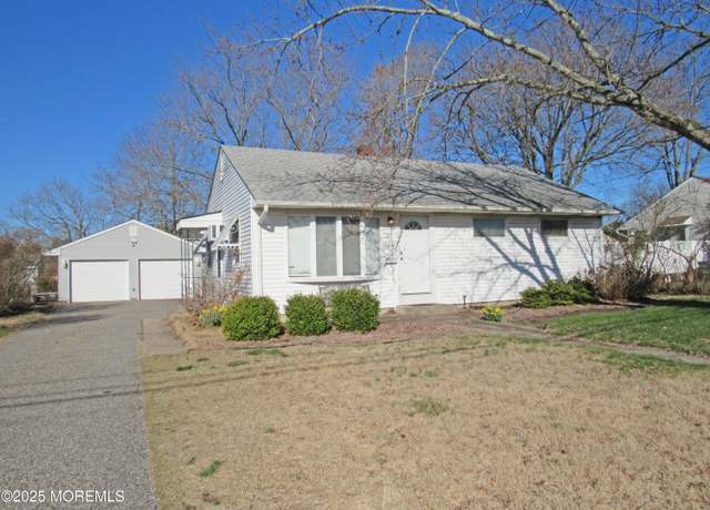Property at 206 Dickinson Ave, Toms River, NJ 08753, 3 beds, 1 bath