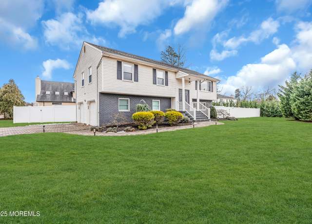 Property at 54 Mindy Ln, Eatontown, NJ 07724, 4 beds, 2.5 baths