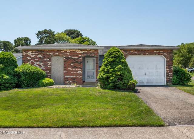 Property at 19 Clay Cir, Brick, NJ 08724, 2 beds, 2 baths