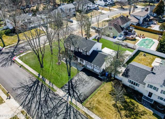 Property at 21 N Tunesbrook Dr, Toms River, NJ 08753, 5 beds, 2.5 baths