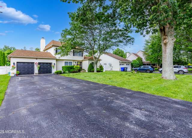 Property at 26 Poppy Ct, Brick, NJ 08723, 4 beds, 3.5 baths