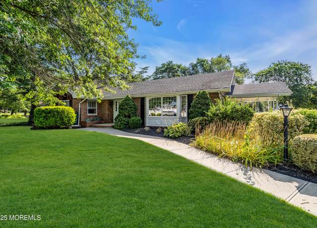 Property at 33 Brooks Rd, Toms River, NJ 08753, 3 beds, 2 baths