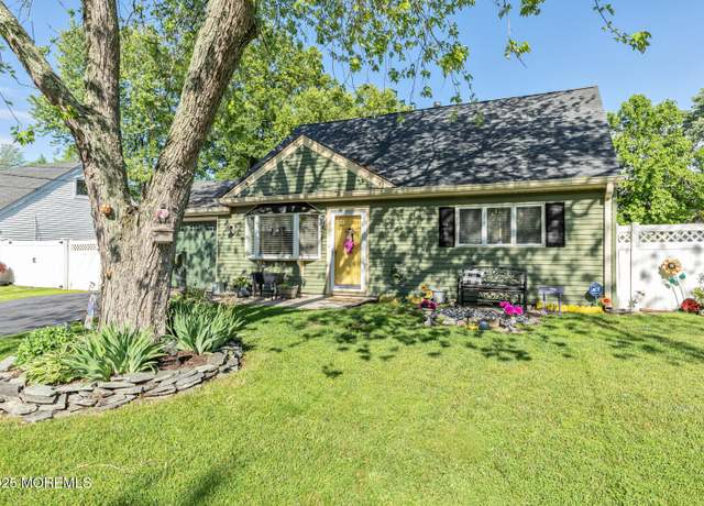 Property at 7 Monterey Dr, Hazlet, NJ 07730, 3 beds, 1.5 baths