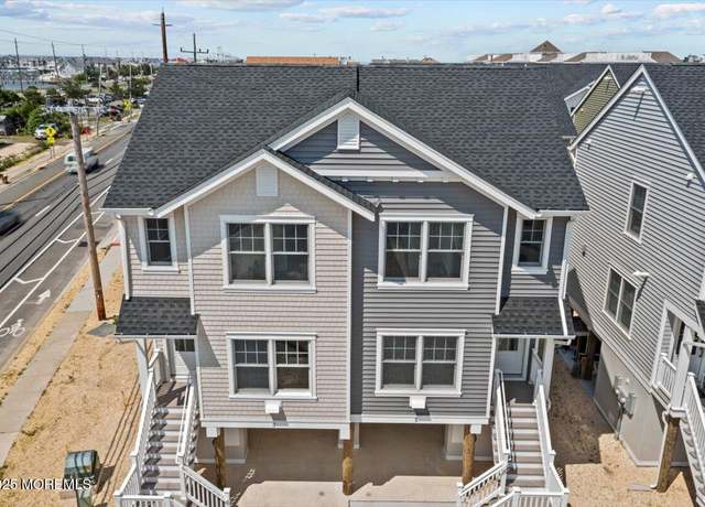 Property at 3 Cummins St, Mantoloking, NJ 08738, 3 beds, 2.5 baths