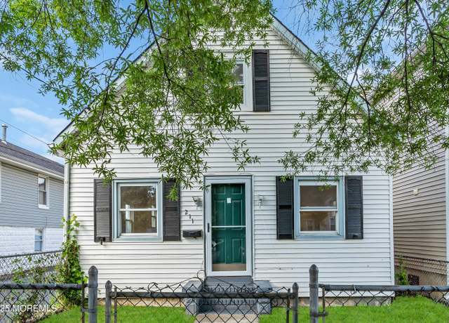 Property at 211 Shore Blvd, Keansburg, NJ 07734, 3 beds, 1 bath