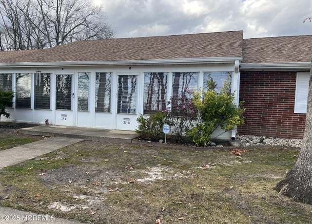 Property at 37d Cambridge Ct Unit 100d, Lakewood, NJ 08701, 2 beds, 1 bath
