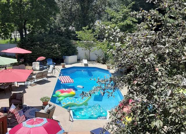 Property at 994 Hyson Rd, Jackson, NJ 08527, 4 beds, 2.5 baths