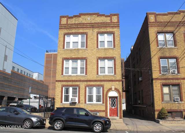 Property at 33 E 19th St, Bayonne, NJ 07002, 11 beds, 6 baths