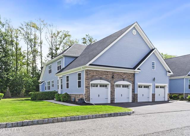 Property at 7 Remington Ct, Farmingdale, NJ 07727, 3 beds, 3 baths