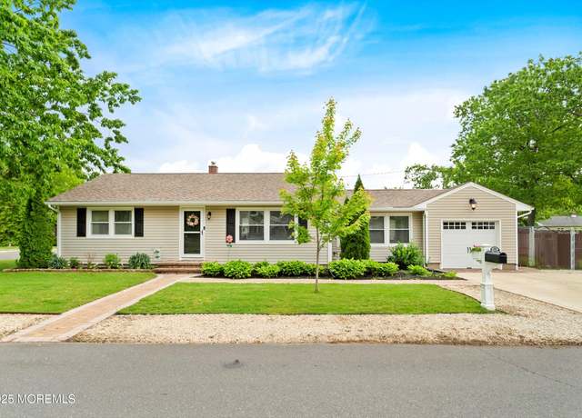 Property at 400 Linden Ave, Pine Beach, NJ 08741, 2 beds, 1 bath