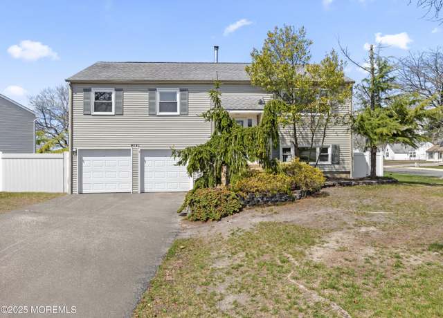 Property at 1064 Tralee Dr, Toms River, NJ 08753, 3 beds, 1.5 baths
