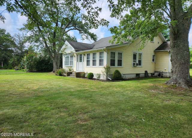 Property at 105 E Veterans Hwy, Jackson, NJ 08527, 3 beds, 2 baths