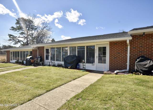 Property at 876D Balmoral Ct, Lakewood, NJ 08701, 1 bed, 1 bath