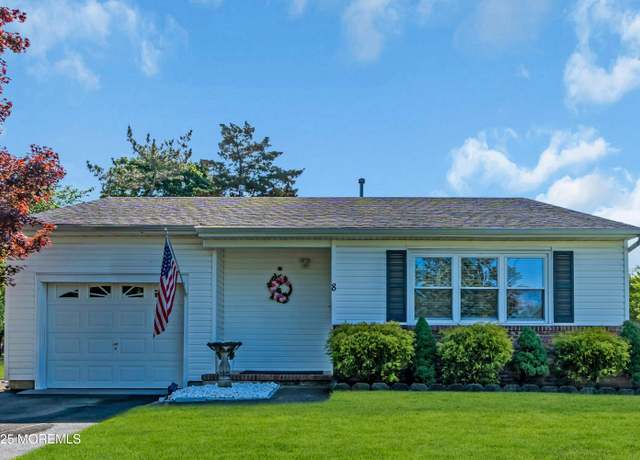 Property at 8 Brakenbury Ct, Toms River, NJ 08757, 2 beds, 1.5 baths