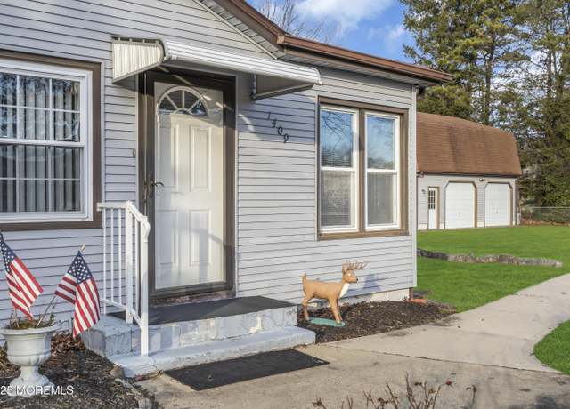 Property at 1409 Lawrence Ave, Toms River, NJ 08757, 3 beds, 1.5 baths