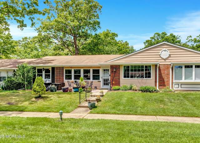 Property at 627 Huntington Dr Unit C, Lakewood, NJ 08701, 2 beds, 2 baths