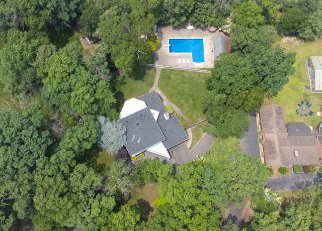 Property at 716 Woodchuck Ln, Toms River, NJ 08755, 5 beds, 5.5 baths