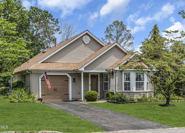 Property at 33 Strawberry Ln, Lakewood, NJ 08701, 2 beds, 2 baths