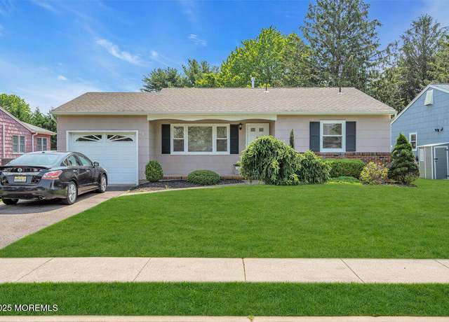 Property at 8 Basset Dr, Toms River, NJ 08757, 2 beds, 1 bath