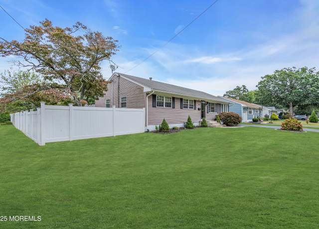 Property at 301 Arrowhead Park Dr, Brick, NJ 08724, 3 beds, 1 bath