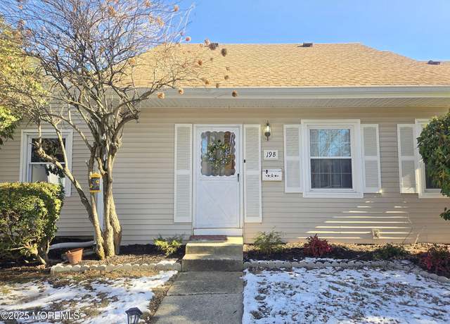 Property at 19 B Plaza Del Campillo #1000, Freehold, NJ 07728, 1 bed, 1 bath