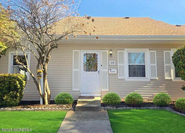 Property at 19 B Plaza Del Campillo #1000, Freehold, NJ 07728, 1 bed, 1 bath