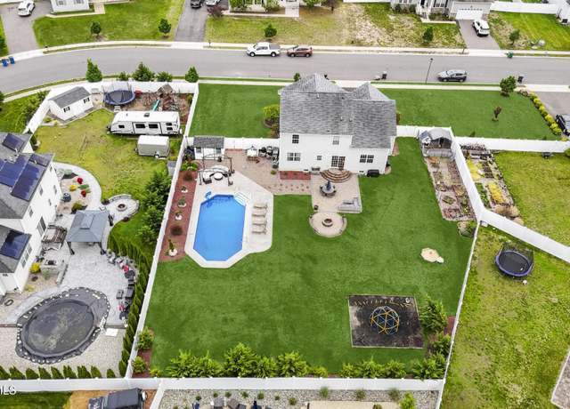 Property at 19 Aristocrat Way, Jackson, NJ 08527, 4 beds, 3.5 baths
