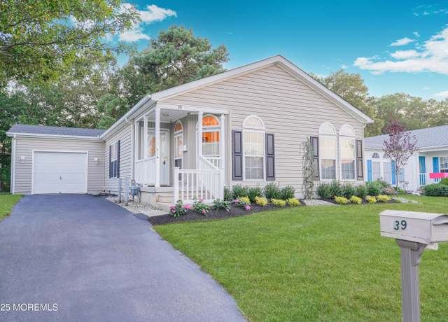 Property at 39 Oak Ridge Ln, Manahawkin, NJ 08050, 2 beds, 2 baths