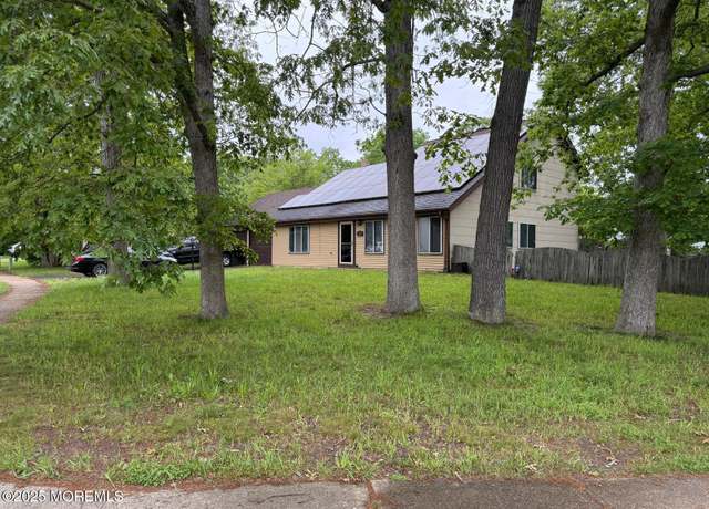 Property at 1557 Alamitos Dr, Lakewood, NJ 08701, 3 beds, 1.5 baths