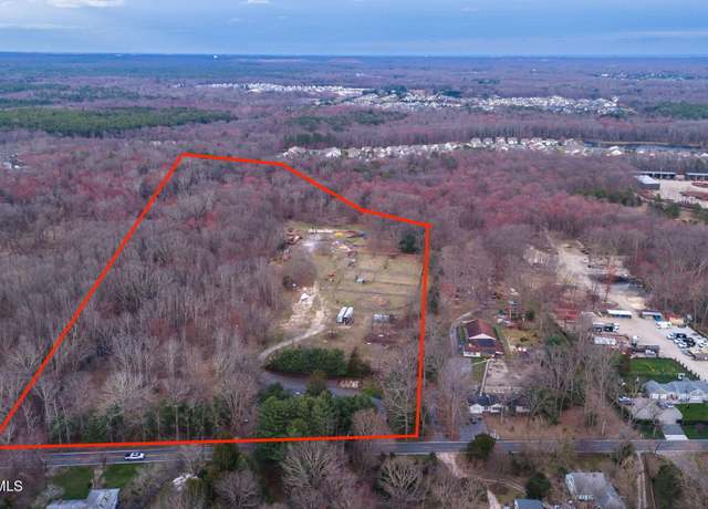 Property at 40 Yellowbrook Rd, Freehold, NJ 07728, 2 beds, 1 bath