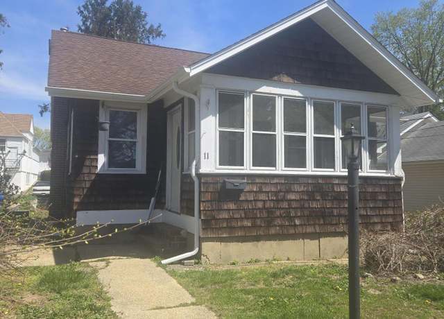 Property at 11 Washington Ave, Leonardo, NJ 07737, 4 beds, 1 bath