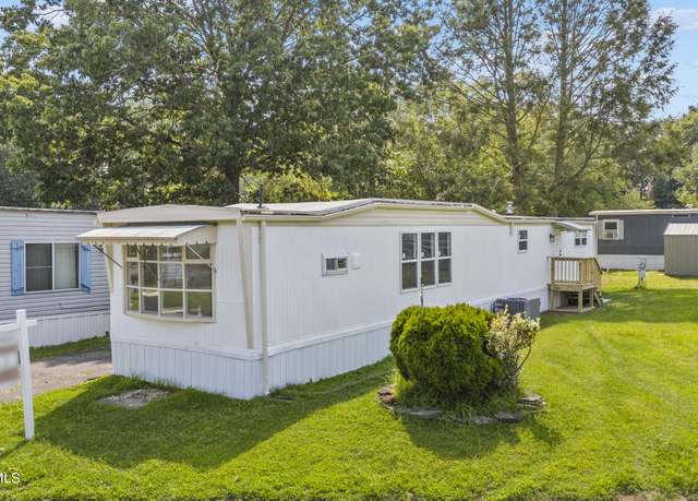 Property at 18 Larisa Ln, Jackson, NJ 08527, 2 beds, 1 bath
